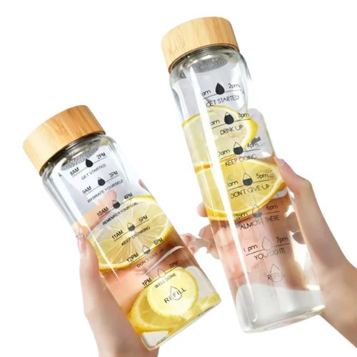 1000 ml Glasflasche mit Teesieb & Zeit Markierung – Borosilikatglas mit Bambusdeckel – Trinkflasche für Tee, Früchte & Wasser – inkl. Edelstahlfilter & Geschenkbecher