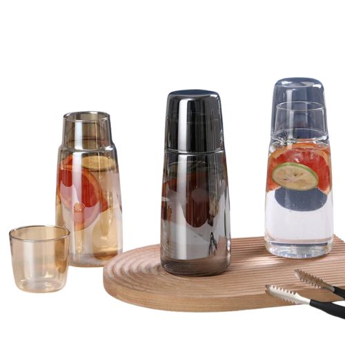 Glas-Wasserkaraffe mit Becherdeckel 850ml